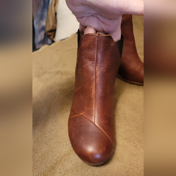 TOMS Kelsey Wedge Bootie SZ 7 Brown/Zebra Stripe Leather Round‎ Toe Pull On - Picture 7 of 11